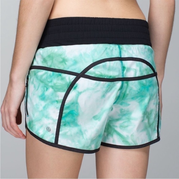 Lululemon Tracker Short II Turquoise Tie Dye Athletic Shorts Women’s Size 4 - Picture 3 of 16